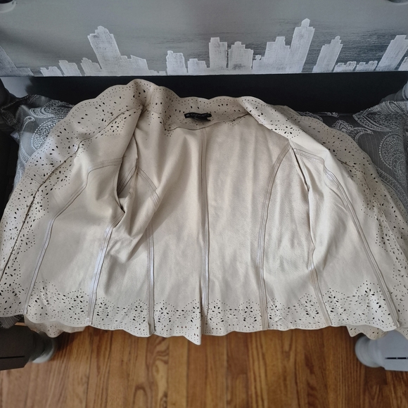 C Concept 100% Leather Cream Scalloped Coastal Cowgirl Blazer Size 8 - Picture 7 of 10